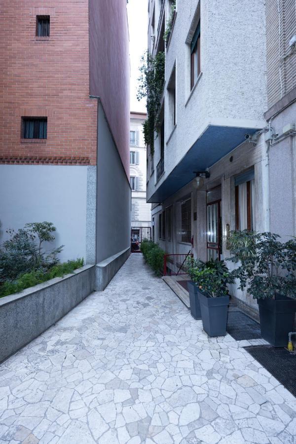 Milan Flat 5 Min From Duomo With Park For Small Cars Apartment Ngoại thất bức ảnh